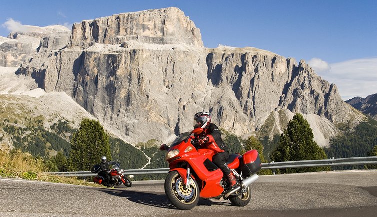 Adobe Stock moto motorrad val gardena sellajoch