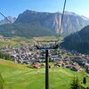 Mit der Ciampinoi-Kabinenbahn geht es von Wolkenstein auf den Ciampinei-H&uuml;gel hinauf. Foto: AT, &copy; Peer