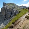 Dopo esserci fermati a mangiare qualcosa ci riavviamo sul sentiero n&deg; 2 - Foto: AT, &copy; Peer