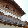 Die Plattkofelh&uuml;tte am Fassajoch ist der richtige Ort f&uuml;r unsere Mittagspause. Vom Speckkrautsalat bis zu Marillenkn&ouml;deln wird hier v.a. einheimische K&uuml;che gro&szlig; geschrieben. Foto: AT, &copy; Peer