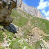 An sich ist der Friedrich-August-Weg einfach zu begehen, bei einige kurzen Abschnitten ist allerdings Vorsicht geboten. Foto: AT, &copy; Peer