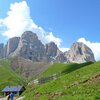Blick von der Friedrich-August-H&uuml;tte auf den Plattkofel: v.l.n.d. der Zahnkofel, die Grohmannspitze, die F&uuml;nffingerspitze und das Langkofeleck. Foto: AT, &copy; Peer