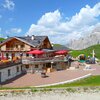Beim Abstieg zum Sella-Joch kommen wir an der Salei-H&uuml;tte vorbei. Foto: AT, &copy; Peer
