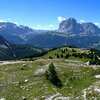 Great views: messages of stone, underneath the Col Raiser mountain hut. In the background the Passo Sella and the Sassolungo and Sassopiatto mountain range. Foto: AT, &copy; Peer