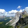 On the left the Odle di Eores, on the right the Odle mountain peaks with Fermeda and Sass Rigais - Foto: AT, &copy; Peer