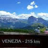 The lower information ring displays the distances to important cities in all directions - Foto: AT, &copy; Peer