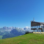 ciampinoi terrasse bergstation umlaufbahn blick auf geisler