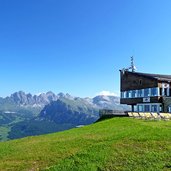 ciampinoi terrasse bergstation umlaufbahn blick auf geisler