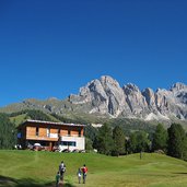 rifugio juac huette mit geisler