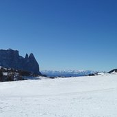 seiser alm winter schnee mit schlern