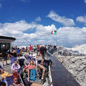 da marmolada e passo pordoi a funivia stazione a monte frame