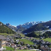 st christina blick richtung wolkenstein mit cir und sella