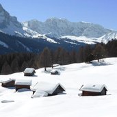 huetten im schnee groeden