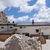 rifugio toni demetz huette