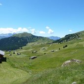 RS wiesen auf seceda und dahinter pic berg