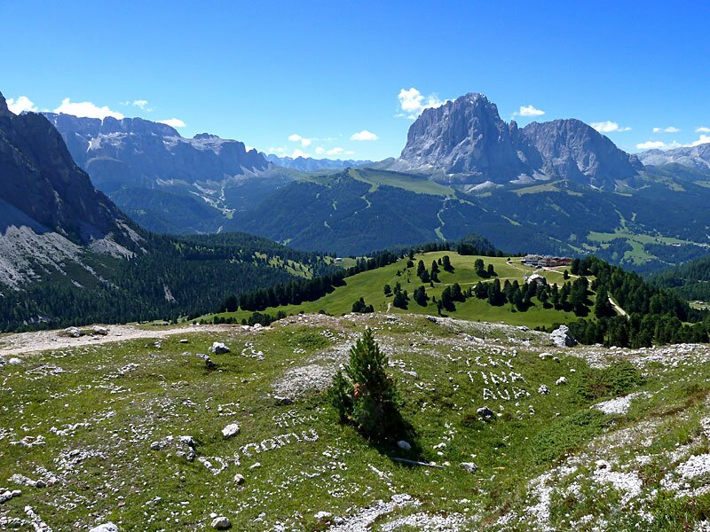 Stazione Cabinovia Col Raiser / Col Raiser Bergstation Routes for Walking  and Hiking