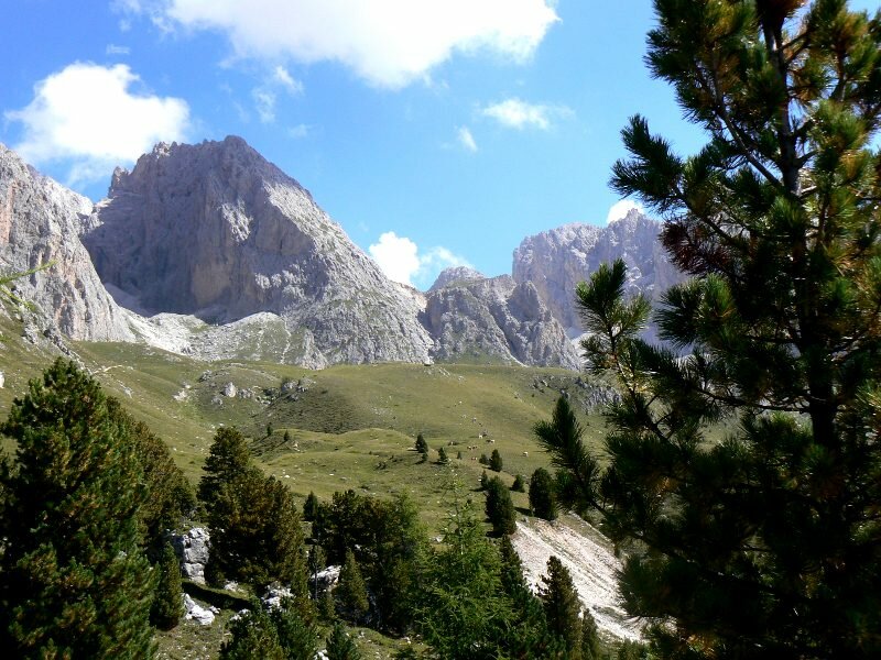 Stazione Cabinovia Col Raiser / Col Raiser Bergstation Routes for Walking  and Hiking