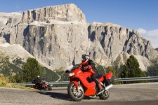 Adobe Stock moto motorrad val gardena sellajoch