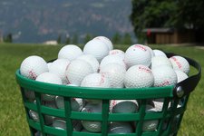 golf golfbaelle im korb