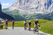 giro delle dolomiti passo gardena