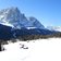 RS groeden winter landschaft bei daunei huetten und dahinter langkofel